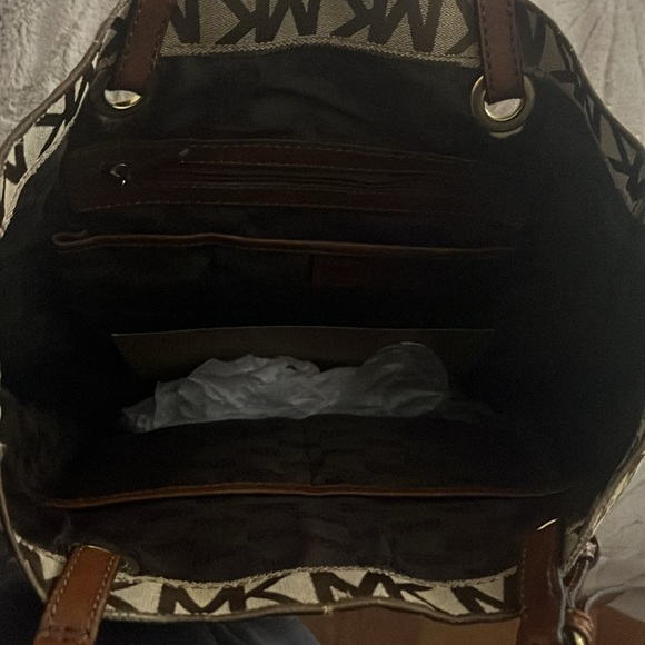 AUTHENTIC MICHAEL KORS BAG - Picture 3 of 3